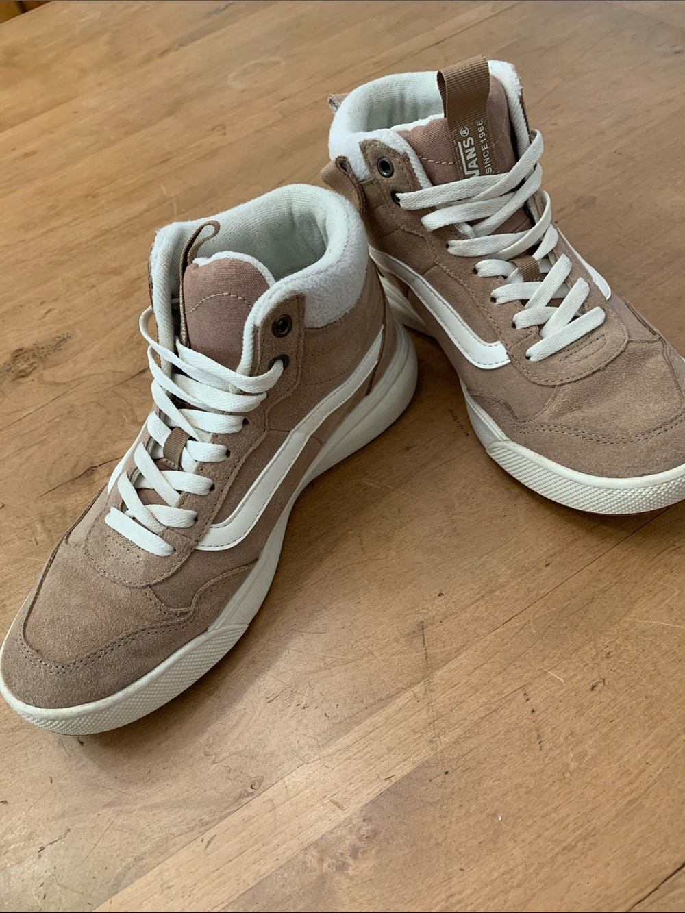 Vans Sk8-Hi Women’s Tan Suede Shoes Size 9.5
